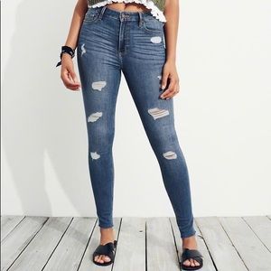 🔹2 for $12🔹 Hollister ripped skinny jeans